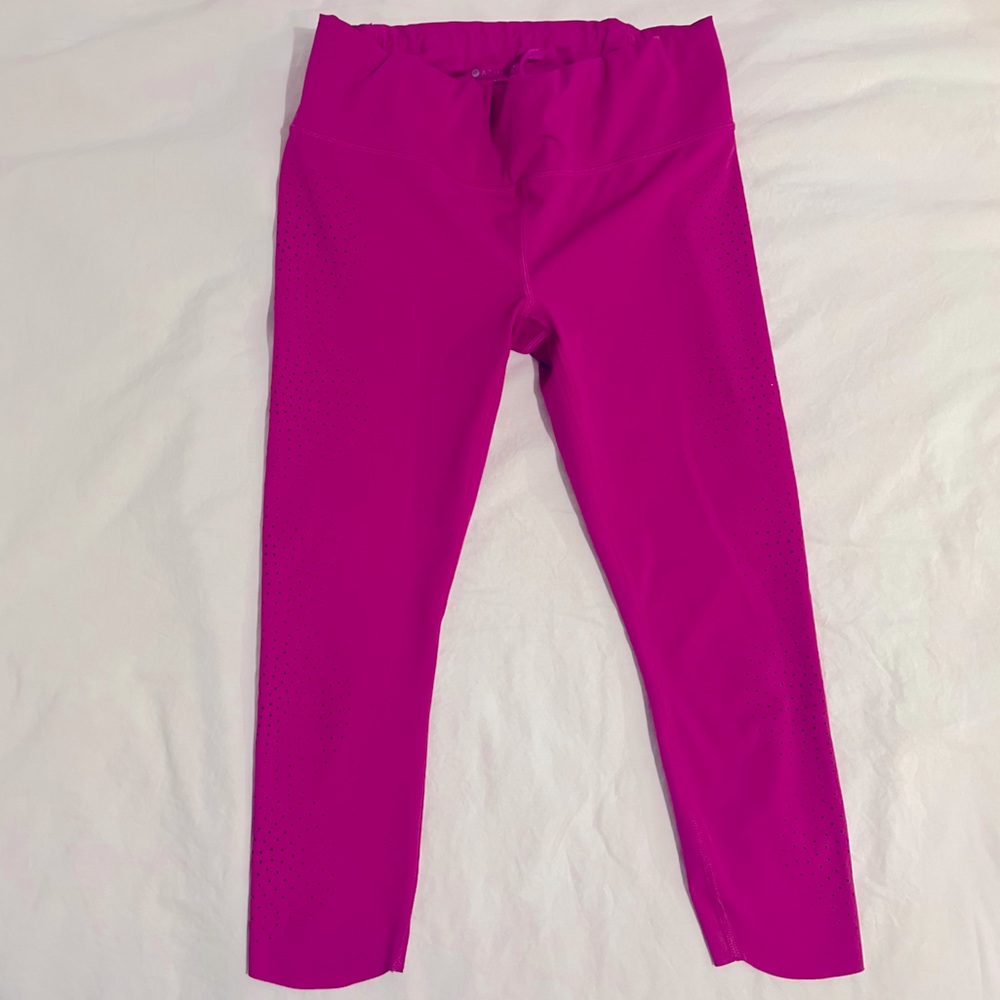 Athleta Fuchsia cropped leggings